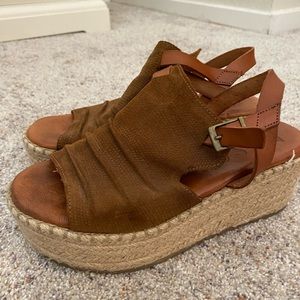 Musse & Cloud Super Fun Brown Sandals